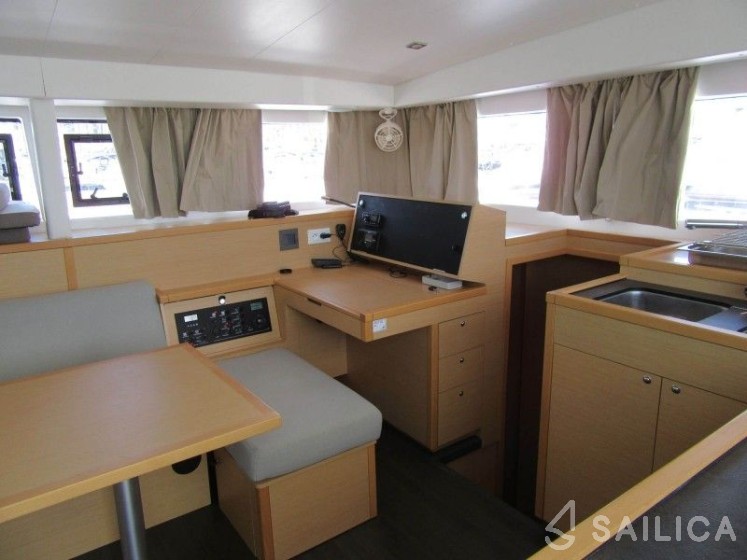 Lagoon 400 S2 - Yacht Charter Sailica