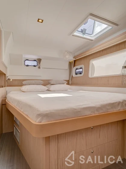 Lagoon 400 S2 - Yacht Charter Sailica