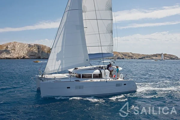 Lagoon 400 S2 - Yacht Charter Sailica