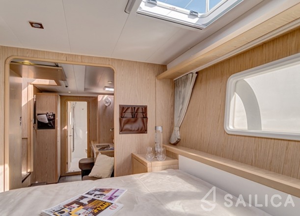 Lagoon 400 S2 - Yacht Charter Sailica
