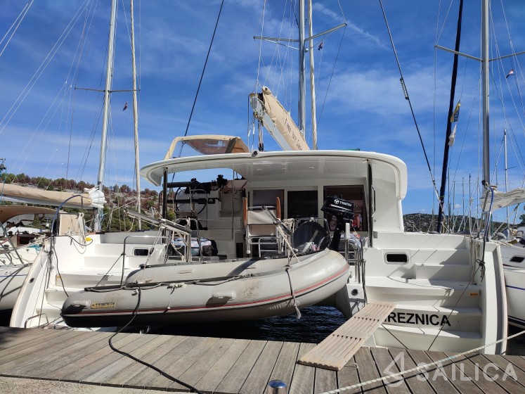Lagoon 400 S2 - Yacht Charter Sailica