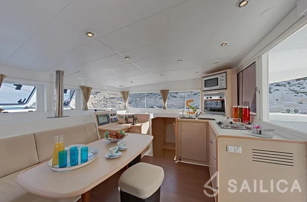 Lagoon 400 S2 - Yacht Charter Sailica