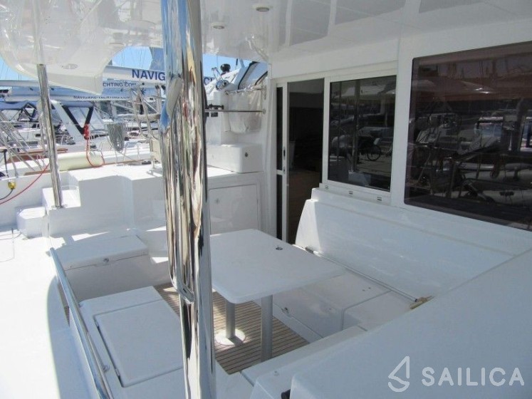Lagoon 400 S2 - Yacht Charter Sailica