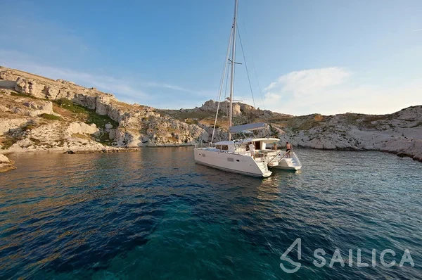Lagoon 400 S2 - Yacht Charter Sailica