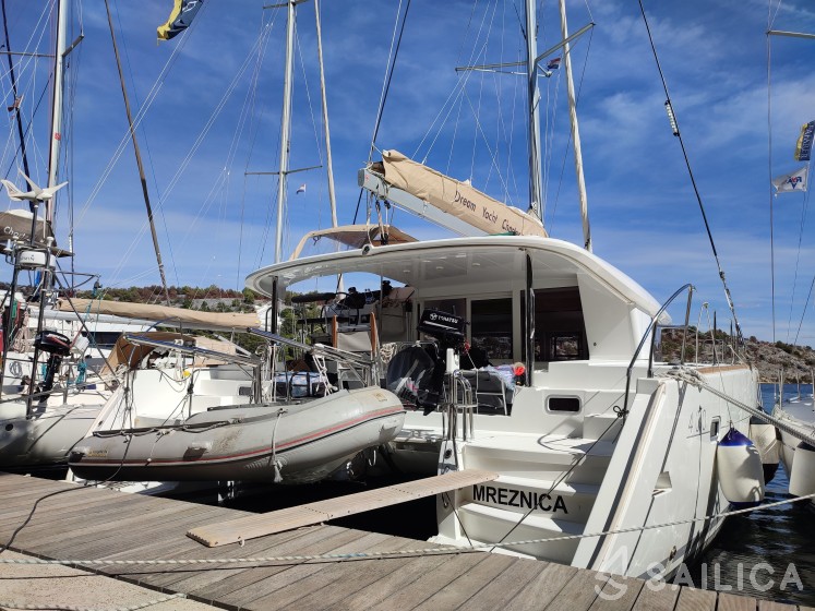 Lagoon 400 S2 - Yacht Charter Sailica