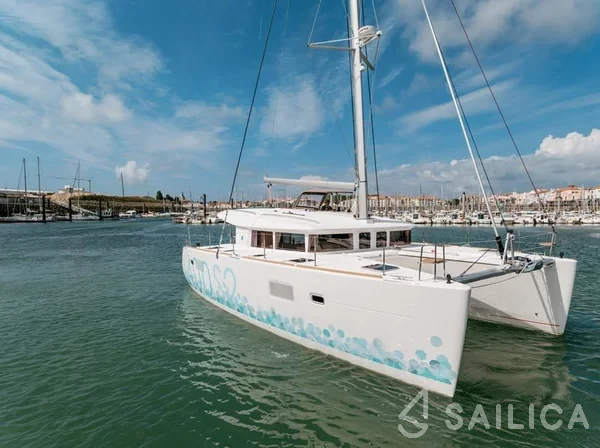 Lagoon 400 S2 - Yacht Charter Sailica