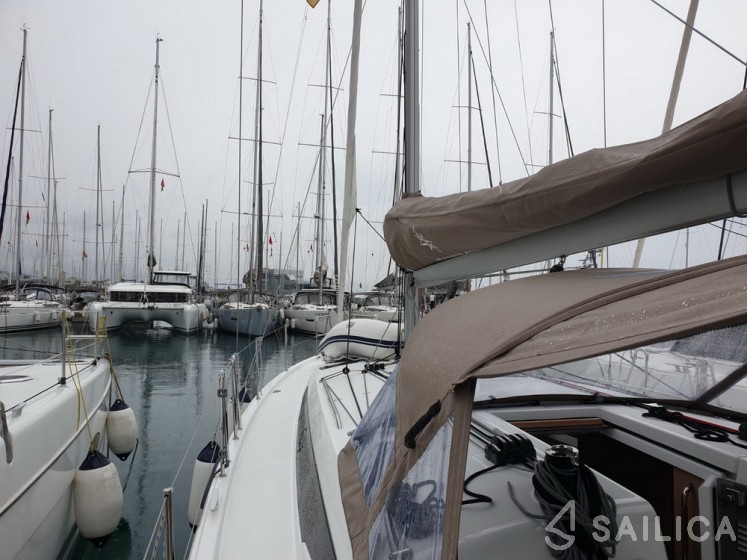 Sun Odyssey 410 - Yacht Charter Sailica