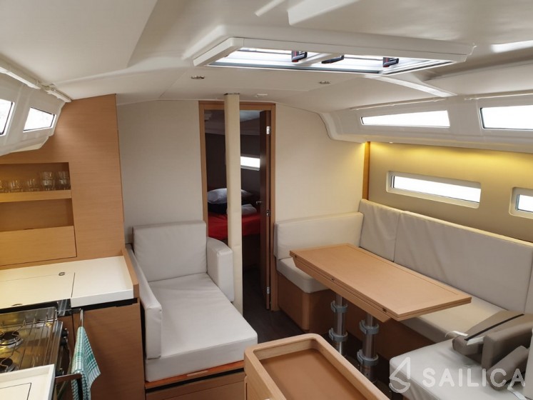 Sun Odyssey 410 - Yacht Charter Sailica