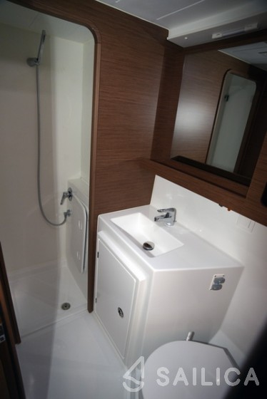 Lagoon 42 - Yacht Charter Sailica