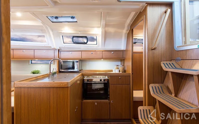 Bavaria 47 Cruiser - Yacht Charter Sailica