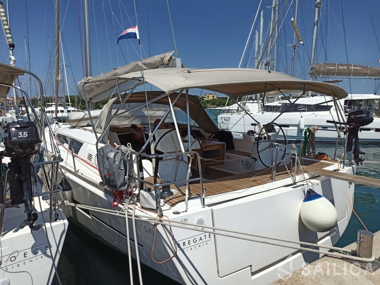 Dufour 520 GL - Yacht Charter Sailica