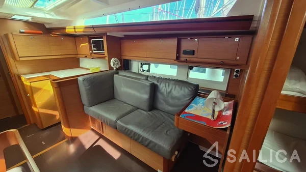 Dufour 520 GL - Yacht Charter Sailica