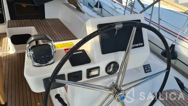 Dufour 520 GL - Yacht Charter Sailica