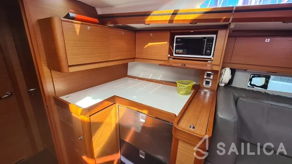 Dufour 520 GL - Yacht Charter Sailica