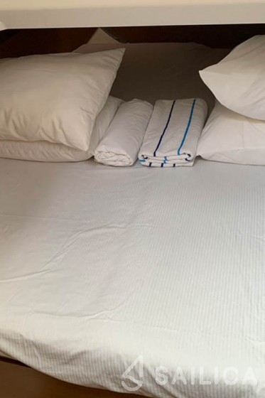 Sun Loft 47 - Yacht Charter Sailica