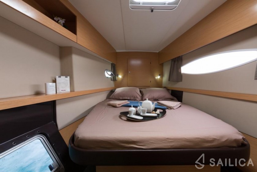 Helia 44 - Yacht Charter Sailica