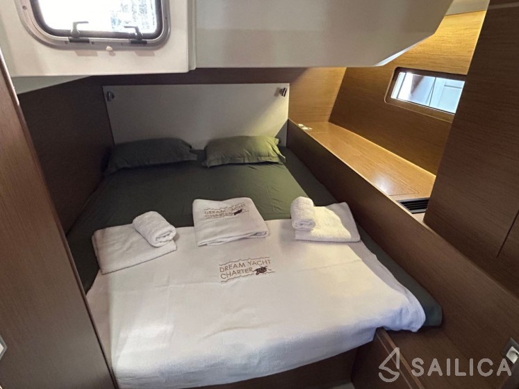 Oceanis 51.1 - Yacht Charter Sailica