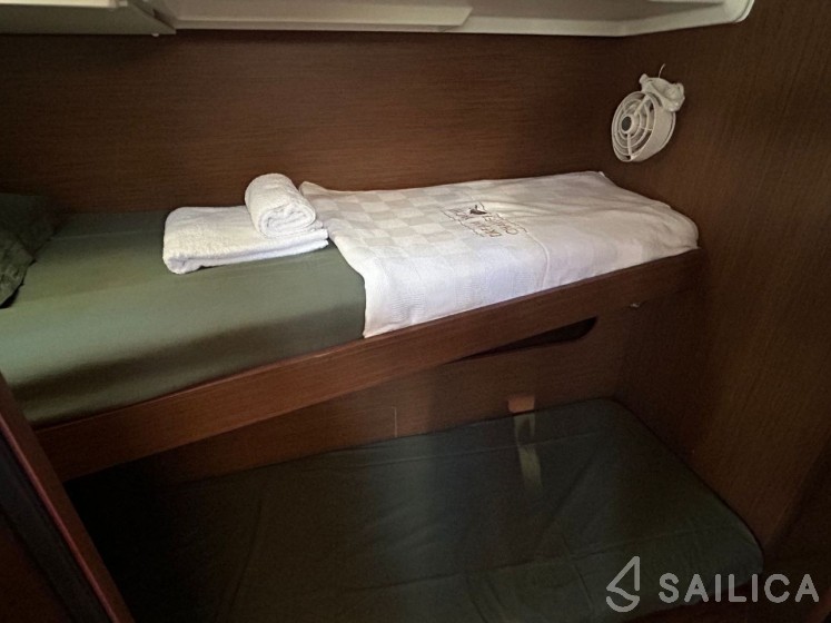 Oceanis 51.1 - Yacht Charter Sailica