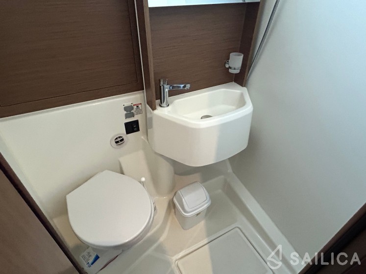 Oceanis 51.1 - Yacht Charter Sailica