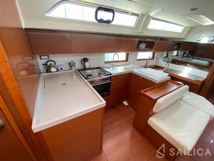 Oceanis 51.1 - Yacht Charter Sailica