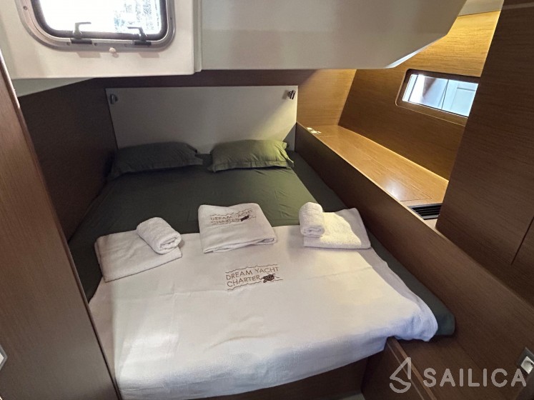 Oceanis 51.1 - Yacht Charter Sailica