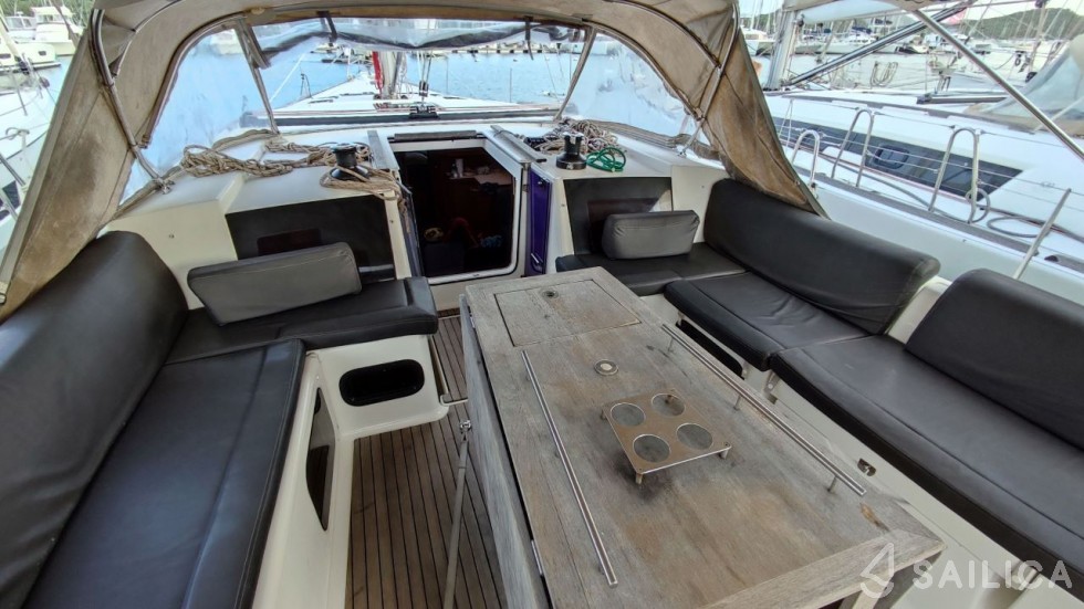 Dufour 520 GL - Yacht Charter Sailica