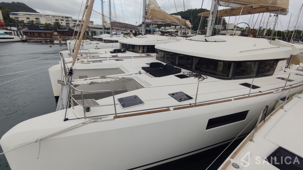 Lagoon 52F - Yacht Charter Sailica