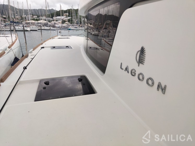 Lagoon 52F - Yacht Charter Sailica