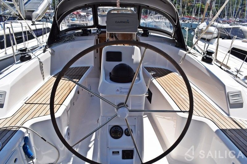 Bavaria 34 Cruiser - Yacht Charter Sailica