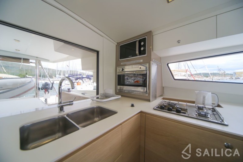 Bali 4.5 - Yacht Charter Sailica
