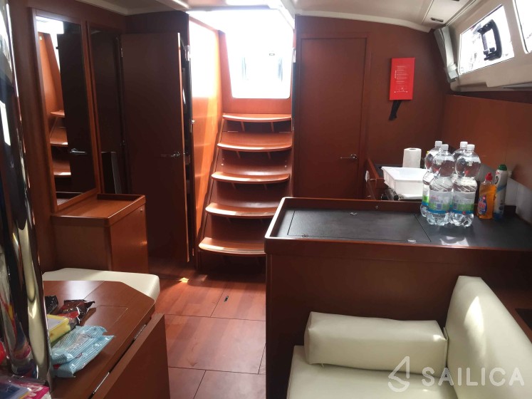 Oceanis 41.1 - Yacht Charter Sailica