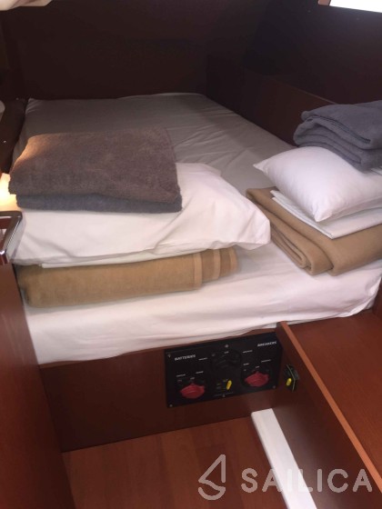 Oceanis 41.1 - Yacht Charter Sailica