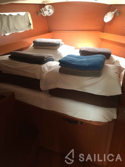 Oceanis 41.1 - Yacht Charter Sailica