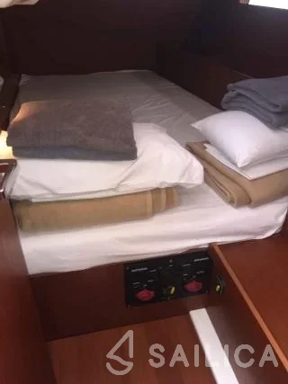 Oceanis 41.1 - Yacht Charter Sailica
