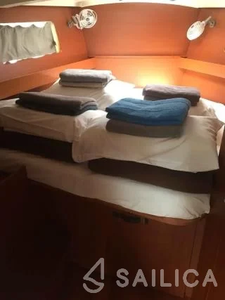 Oceanis 41.1 - Yacht Charter Sailica