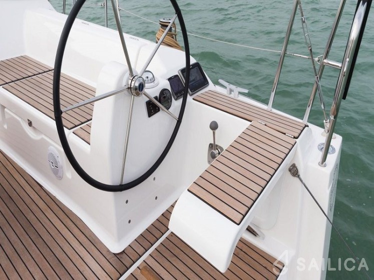 Dufour 382 GL - Yacht Charter Sailica