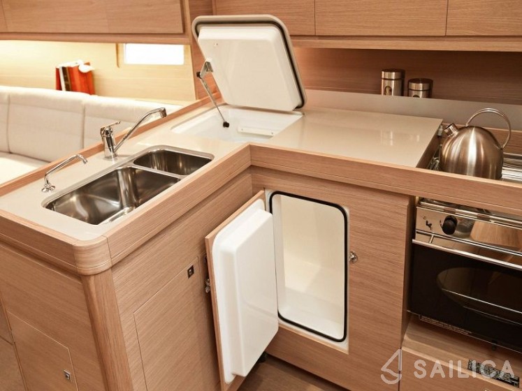 Dufour 382 GL - Yacht Charter Sailica