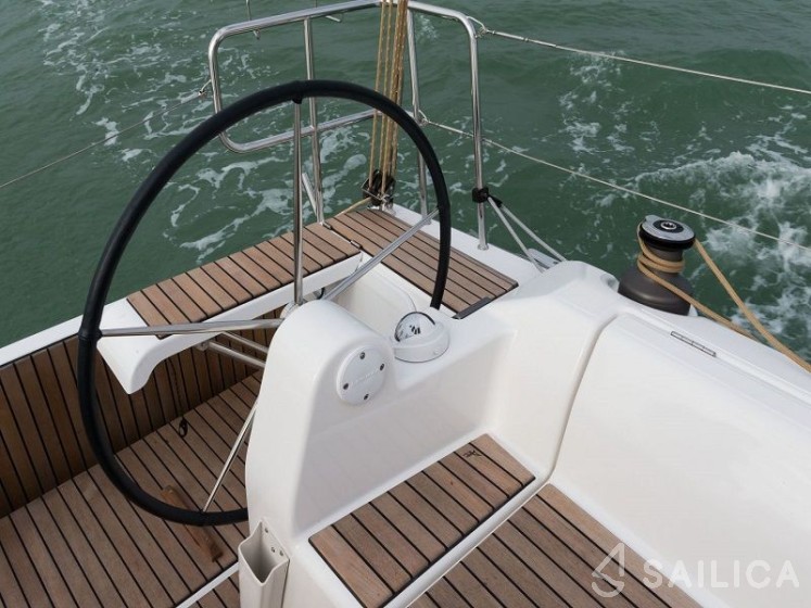 Dufour 382 GL - Yacht Charter Sailica