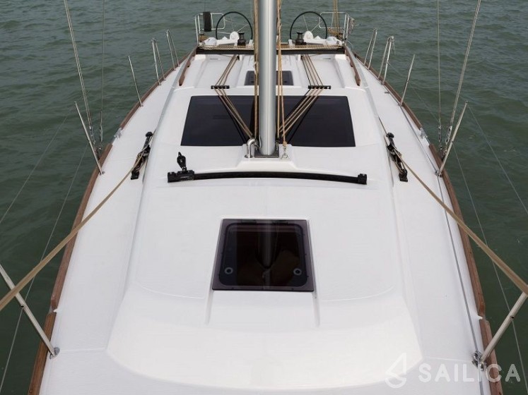 Dufour 382 GL - Yacht Charter Sailica