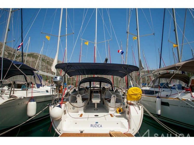 Bavaria Cruiser 41 - Yacht Charter Sailica