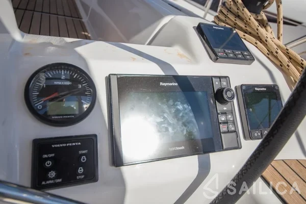 Dufour 460 GL - Yacht Charter Sailica