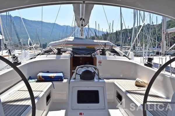 Bavaria 46 Cruiser - Yacht Charter Sailica