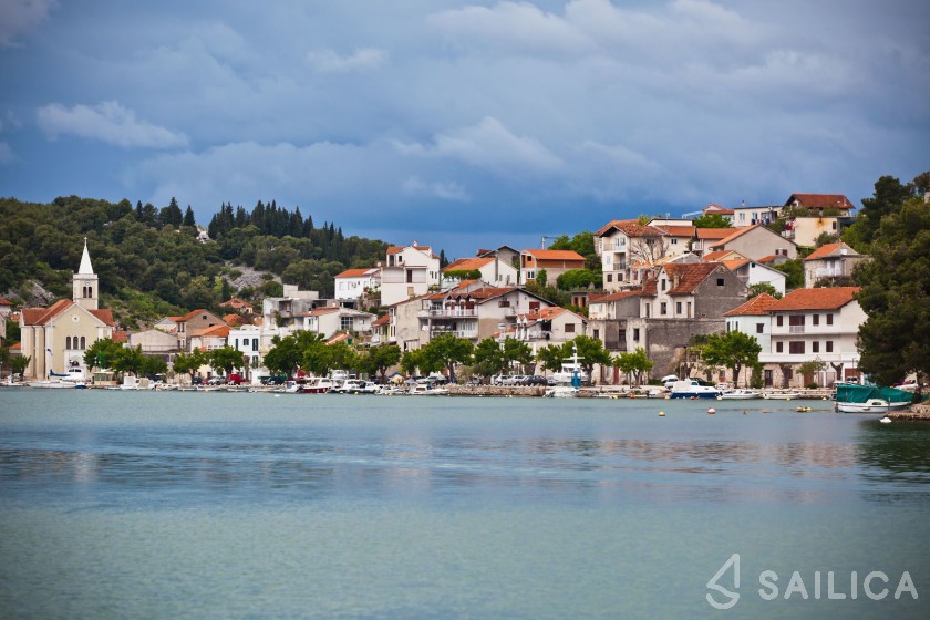 Bavaria 46 Cruiser - Yacht Charter Sailica