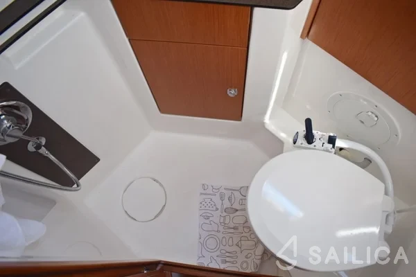Bavaria 46 Cruiser - Yacht Charter Sailica