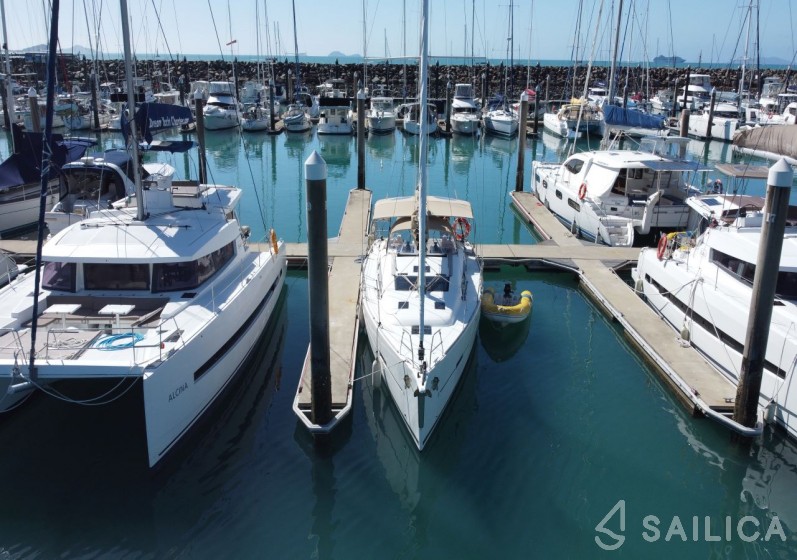 Dufour 412 GL - Yacht Charter Sailica