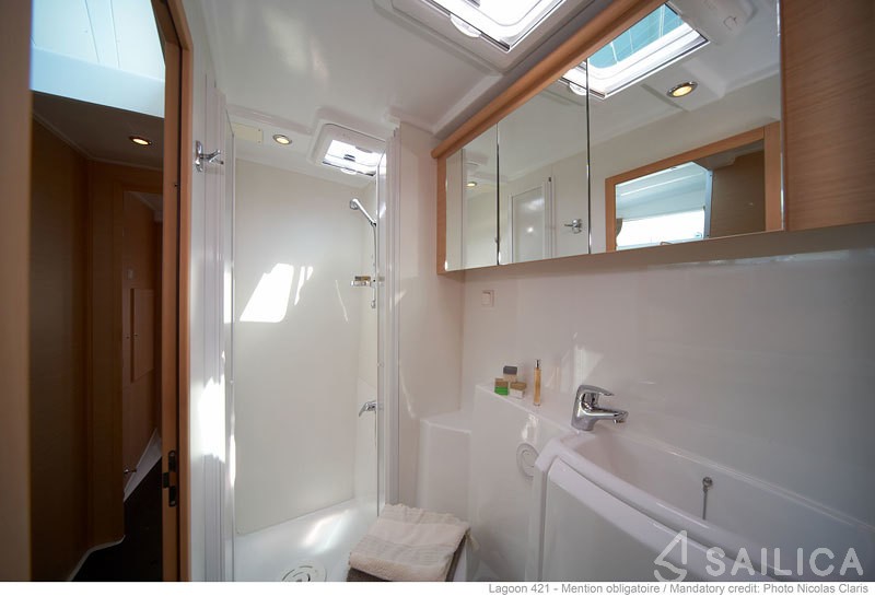 Lagoon 421 - Yacht Charter Sailica