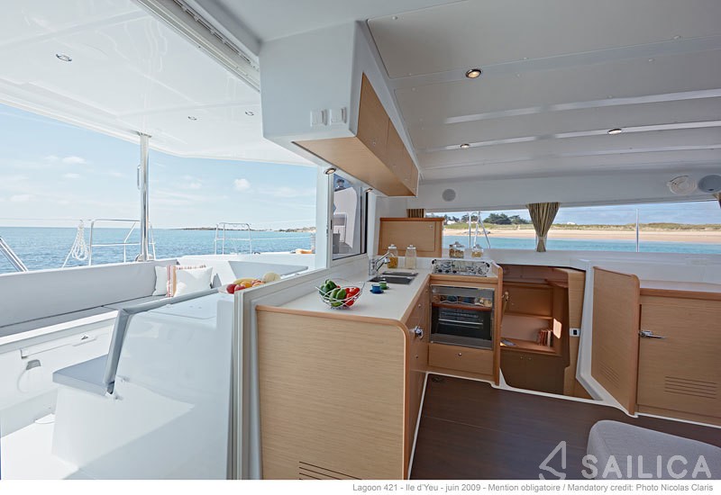 Lagoon 421 - Yacht Charter Sailica