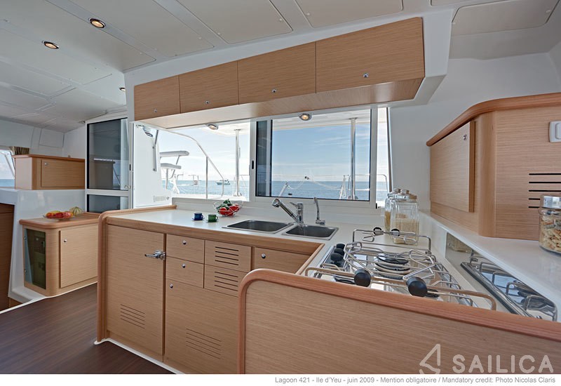 Lagoon 421 - Yacht Charter Sailica
