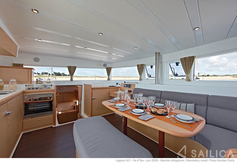 Lagoon 421 - Yacht Charter Sailica