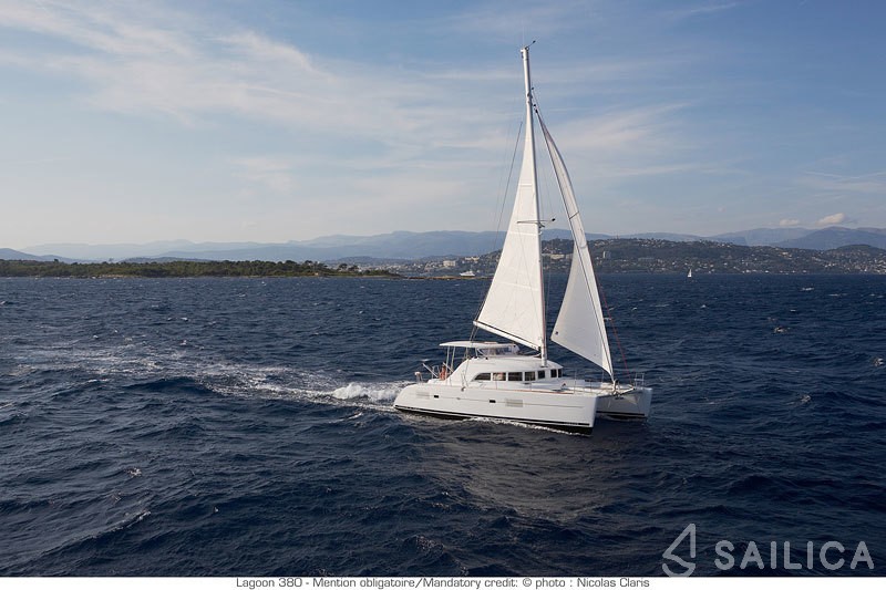 Lagoon 380 - Yacht Charter Sailica